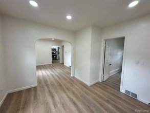 1126 Walker St in Jackson, MI - Building Photo - Building Photo