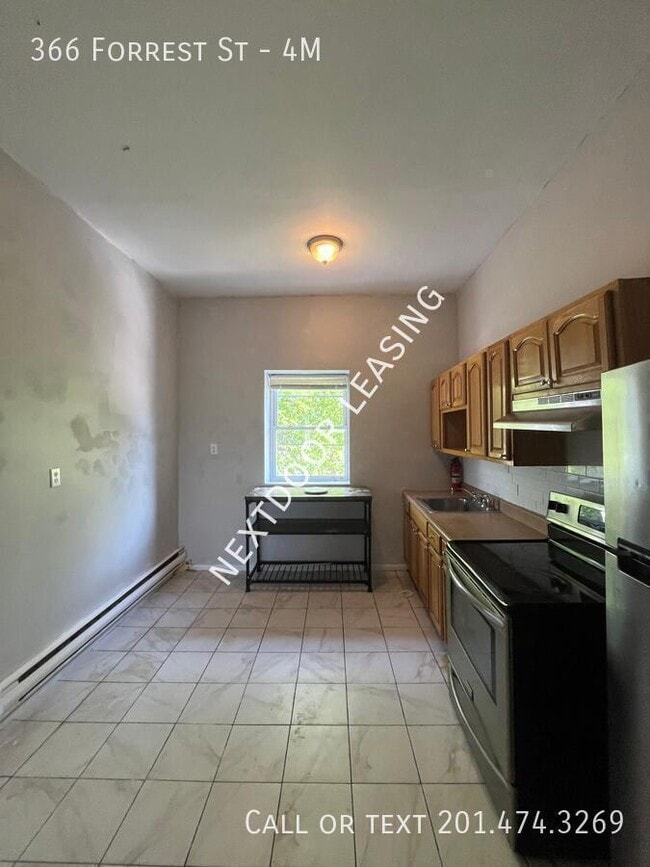 366 Forrest St in Jersey City, NJ - Building Photo - Building Photo