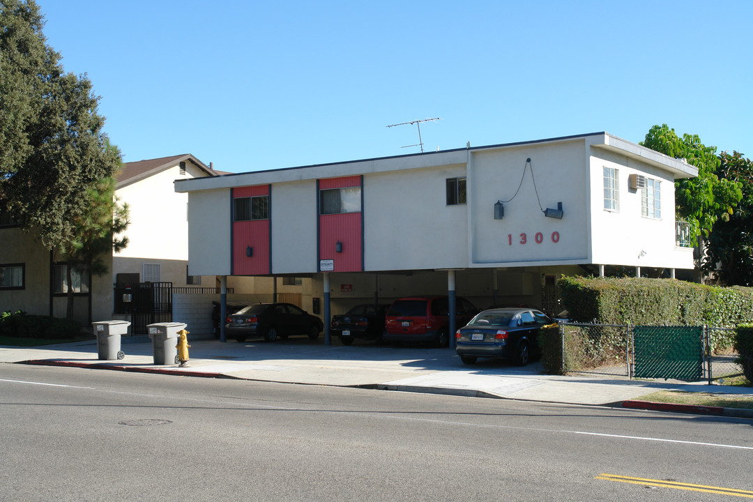 1300 E Broadway in Glendale, CA - Building Photo