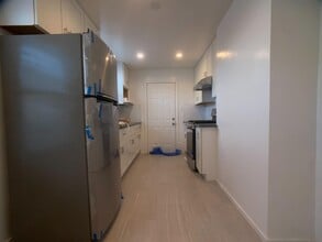 404 Spruce Ave in South San Francisco, CA - Building Photo - Building Photo