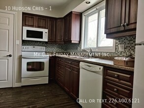 10 Hudson Crescent in Kitchener, ON - Building Photo - Building Photo