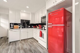 407 NW H St in Bentonville, AR - Building Photo - Building Photo