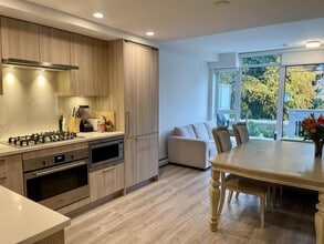 13350 Central Ave in Surrey, BC - Building Photo - Building Photo