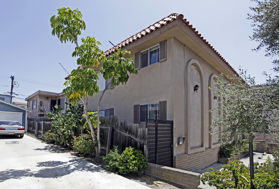 4575 Arizona St in San Diego, CA - Building Photo