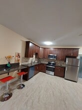 709 Vale View Dr in Vista, CA - Foto de edificio - Building Photo