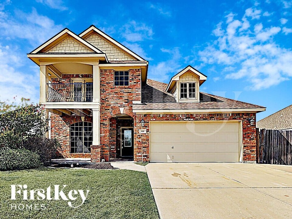 816 Cutting Horse Dr in Mansfield, TX - Foto de edificio