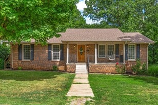 114 Hickory Hill Dr in Dover, TN - Building Photo