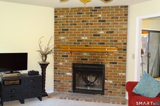 124 Village Ln in Branford, CT - Building Photo - Building Photo