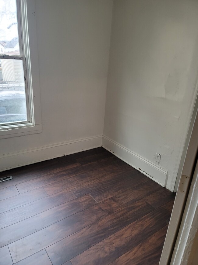 1608 W Lincoln Ave, Unit 4 in Milwaukee, WI - Building Photo - Building Photo