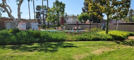 Plaza Verde in Escondido, CA - Foto de edificio - Building Photo
