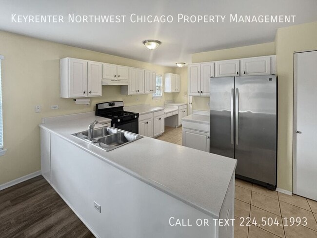 790 Wedgewood Cir in Lake In The Hills, IL - Building Photo - Building Photo