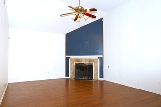 135 Cotton Dr in Lake Jackson, TX - Building Photo - Building Photo