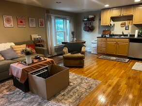 147 Woodlawn Ave, Unit 2 in Saratoga Springs, NY - Building Photo - Building Photo