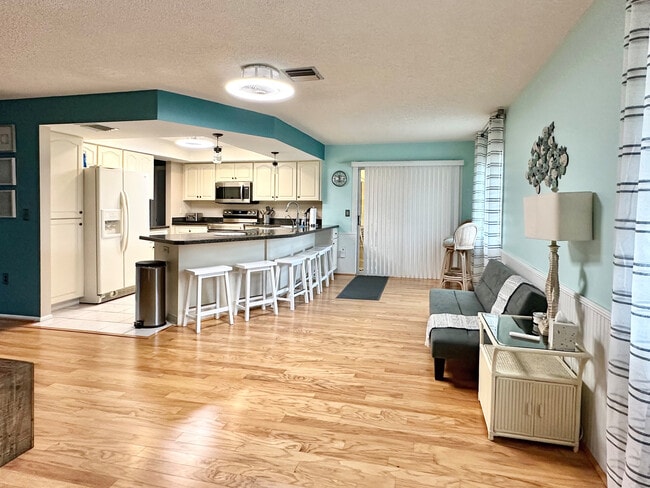 2227 Pineland Dr in Englewood, FL - Building Photo - Building Photo