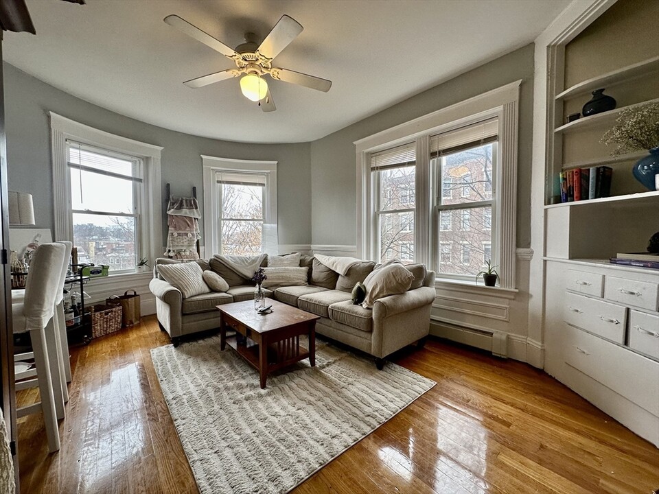 56 Cummings Rd, Unit 3 in Boston, MA - Foto de edificio