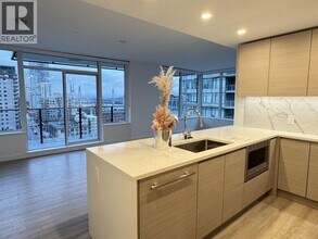 823 Carnarvon St in New Westminster, BC - Building Photo - Building Photo