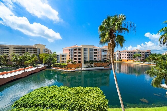 property at 713 Crandon Blvd