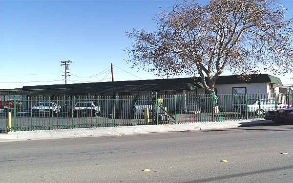 419 Moffat Blvd in Manteca, CA - Building Photo