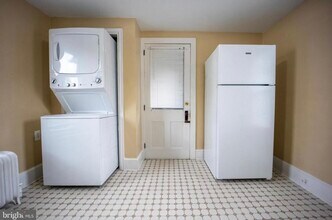 328 Ridley Ave, Unit 2 in Folsom, PA - Building Photo - Building Photo