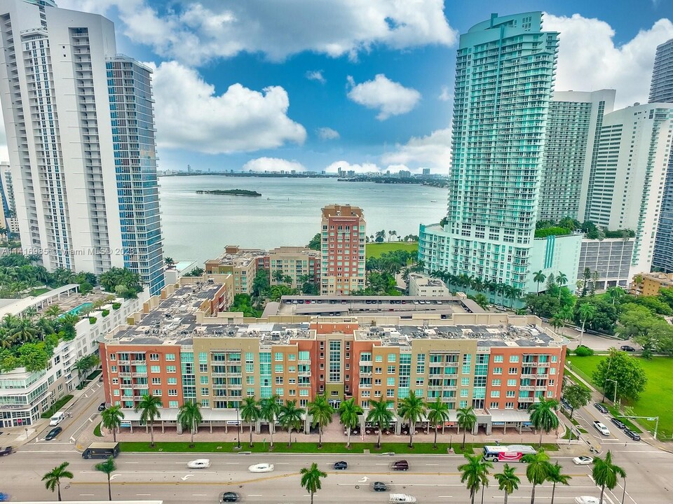 2001 Biscayne Blvd, Unit 3513 in Miami, FL - Building Photo