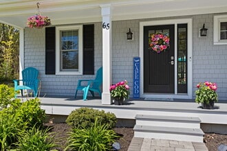 65 St Marks Rd in Falmouth, MA - Foto de edificio - Building Photo