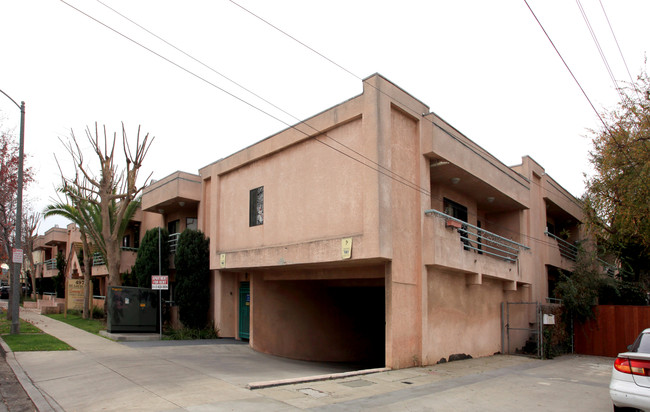 Saint Louis Apartments in Long Beach, CA - Foto de edificio - Building Photo