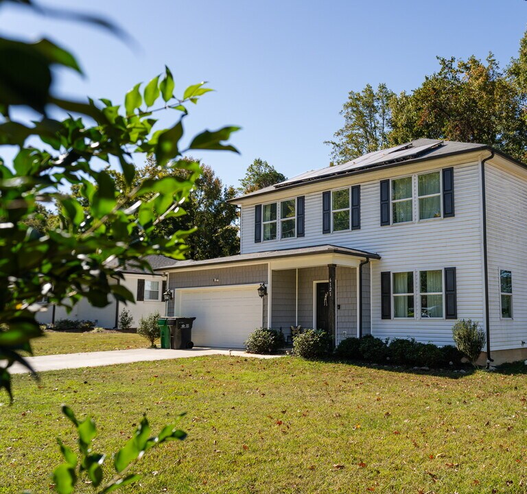 6121 King George Dr in Charlotte, NC - Building Photo