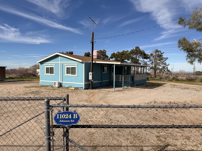 11024 Johnson Rd in Phelan, CA - Building Photo - Building Photo