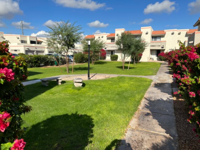 985 N Granite Reef Rd in Scottsdale, AZ - Building Photo - Building Photo