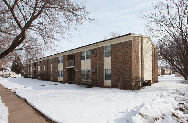 University Village in Menomonie, WI - Foto de edificio - Building Photo