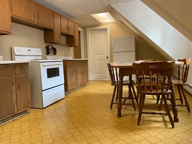 26 Dover St, Unit #3 in Worcester, MA - Foto de edificio - Building Photo