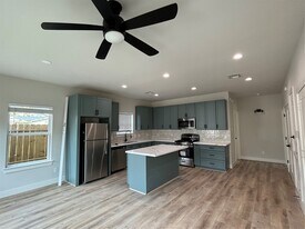 3604 Dennis St in Houston, TX - Building Photo
