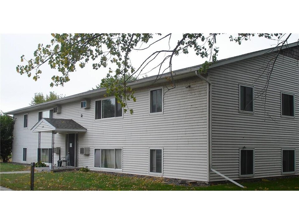 188 Lakeview Dr in Spicer, MN - Building Photo