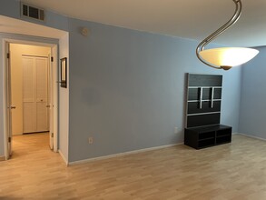 4355 Maryland Ave, Unit 121 in St. Louis, MO - Building Photo - Building Photo
