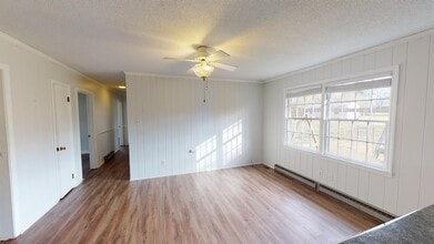 108 Wilson St in Yadkinville, NC - Building Photo - Building Photo