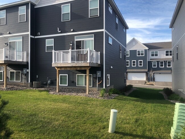 8773 Granite Ln in Woodbury, MN - Building Photo - Building Photo