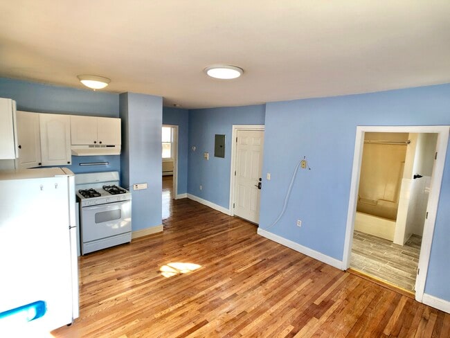 180 Heath St, Unit 2 in Boston, MA - Building Photo - Building Photo