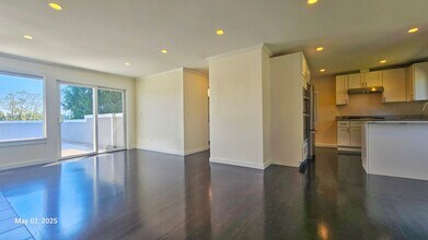 7354 34th Ave NE in Seattle, WA - Building Photo - Building Photo