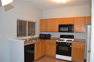 1948 Grandview Pl in Montgomery, IL - Building Photo - Building Photo