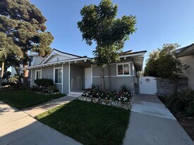 4104 Emerald St, Unit C in Torrance, CA - Building Photo