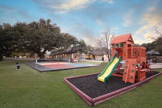 107 Wickford Way in San Antonio, TX - Building Photo - Building Photo