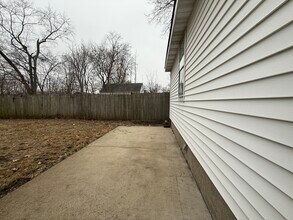 1324 Kenwood Ave in Beloit, WI - Foto de edificio - Building Photo