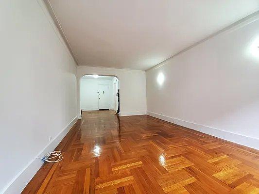 4755 White Plains Rd in Bronx, NY - Building Photo - Building Photo