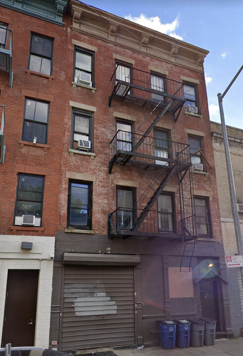 212 E 111th St in New York, NY - Building Photo