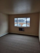 436 E Main St, Unit E in Plymouth, WI - Building Photo - Building Photo
