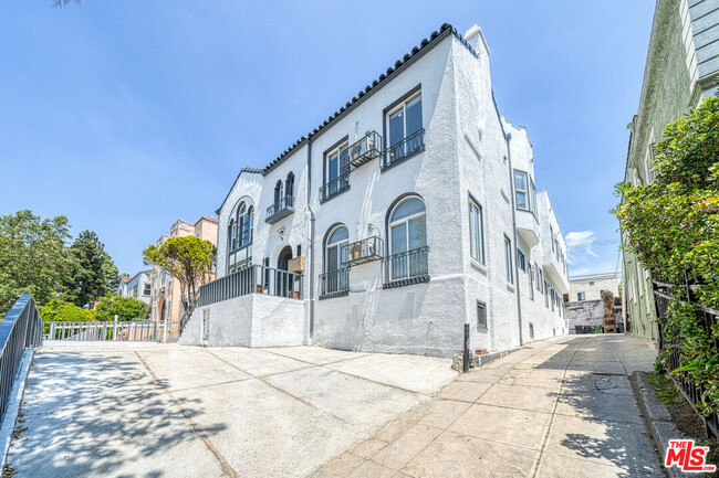 property at 132 S Kenmore Ave