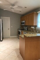 3931 Bearded Oaks Ct in Sarasota, FL - Building Photo