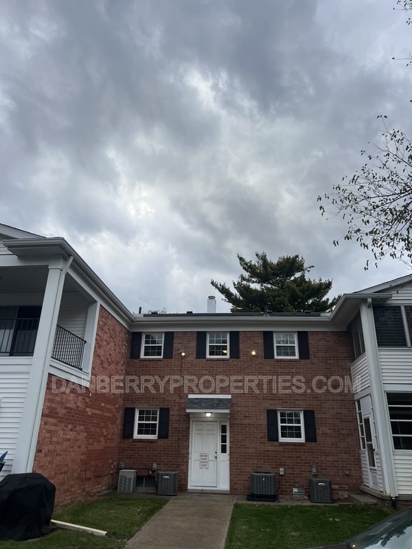 4126 Newcastle Dr in Sylvania, OH - Building Photo - Building Photo