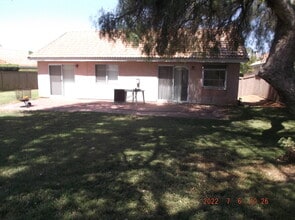 3032 Chablis Ave in Riverside, CA - Foto de edificio - Building Photo