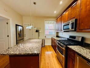 3236 W Augusta Blvd, Unit 1stFloor in Chicago, IL - Building Photo - Building Photo